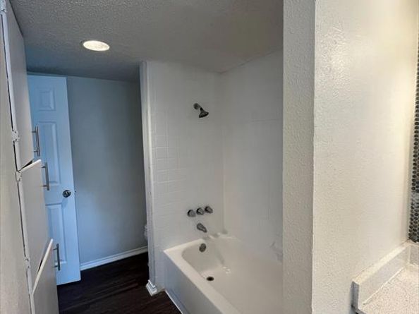 9524  Military Parkway  14003, Dallas Texas 75227