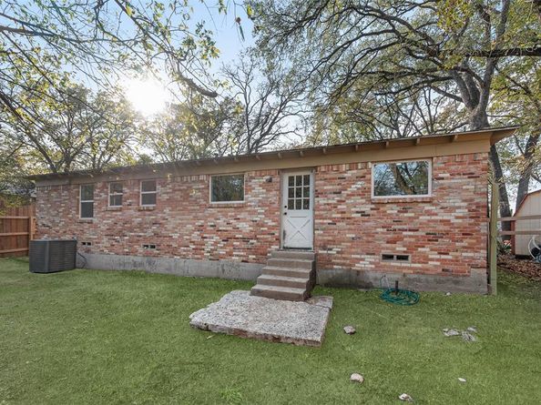 310  Old Mill Lane , Dallas Texas 75107