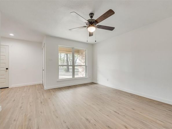 310  Old Mill Lane , Dallas Texas 75107