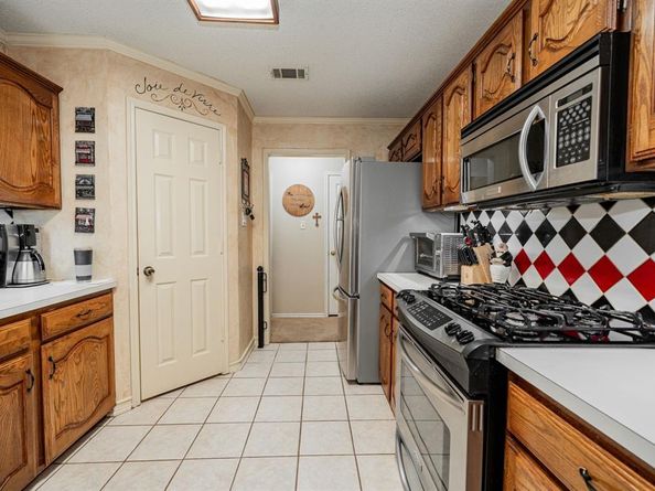 537  Ten Mile Drive , DeSoto Texas 75115