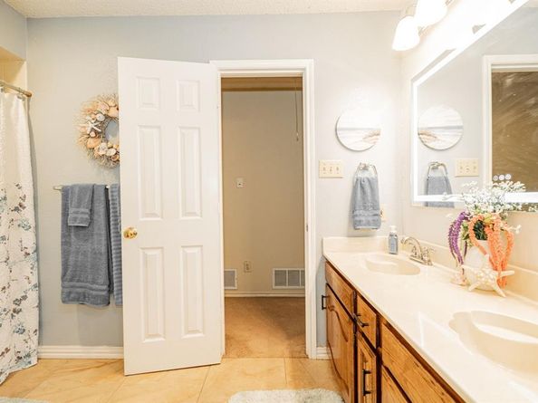 537  Ten Mile Drive , DeSoto Texas 75115