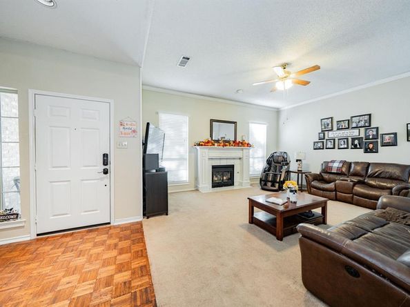 537  Ten Mile Drive , DeSoto Texas 75115