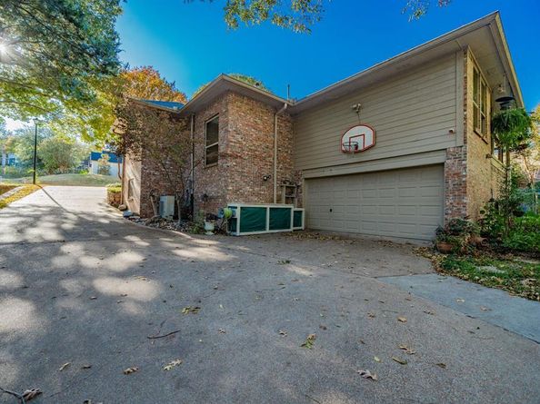 537  Ten Mile Drive , DeSoto Texas 75115