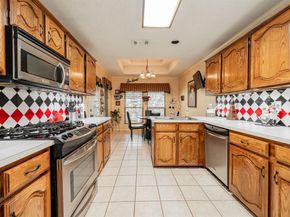 537  Ten Mile Drive , DeSoto Texas 75115