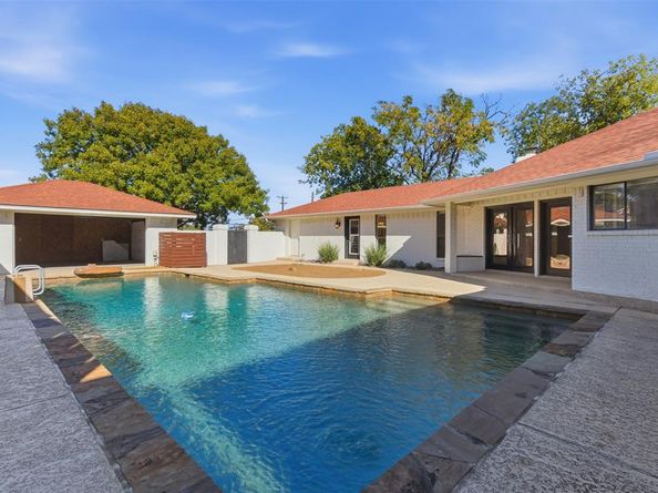 2201  Mistletoe Boulevard , Fort Worth Texas 76110