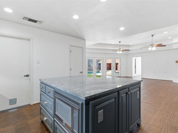 2201  Mistletoe Boulevard , Fort Worth Texas 76110