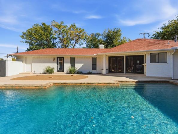 2201  Mistletoe Boulevard , Fort Worth Texas 76110