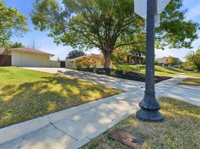 2201  Mistletoe Boulevard , Fort Worth Texas 76110