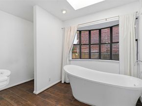 2201  Mistletoe Boulevard , Fort Worth Texas 76110