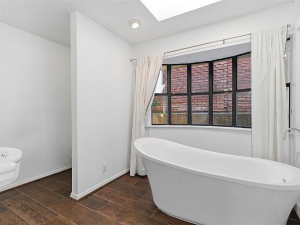 2201  Mistletoe Boulevard , Fort Worth Texas 76110