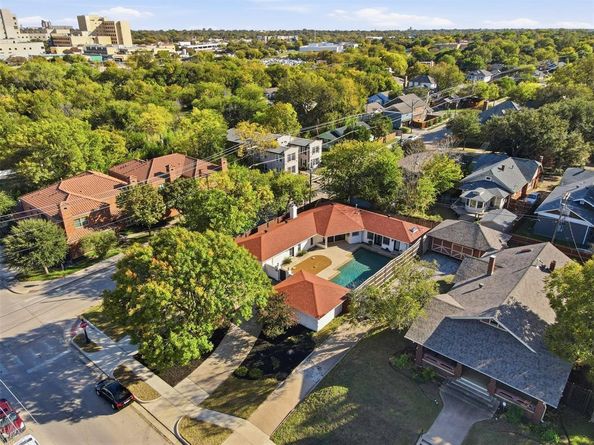 2201  Mistletoe Boulevard , Fort Worth Texas 76110