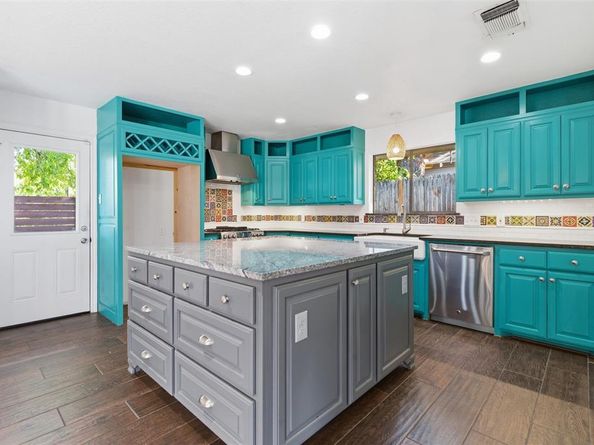 2201  Mistletoe Boulevard , Fort Worth Texas 76110