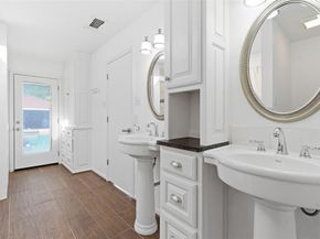 2201  Mistletoe Boulevard , Fort Worth Texas 76110