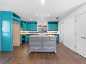 2201  Mistletoe Boulevard , Fort Worth Texas 76110