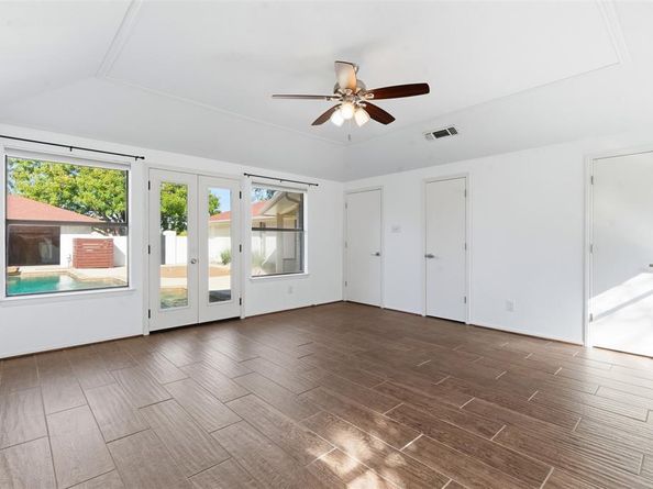 2201  Mistletoe Boulevard , Fort Worth Texas 76110