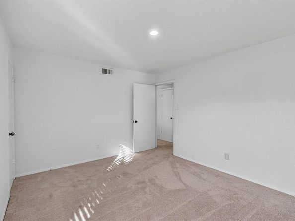 3045  Park Lane  1056, Dallas Texas 75220