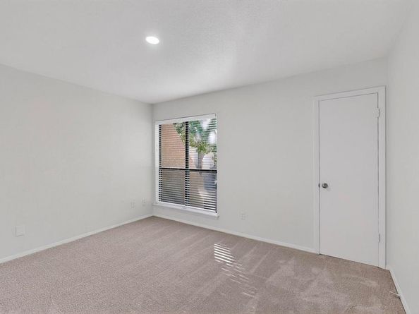 3045  Park Lane  1056, Dallas Texas 75220