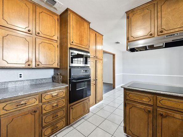 4912  Southwest Boulevard , Fort Worth Texas 76116