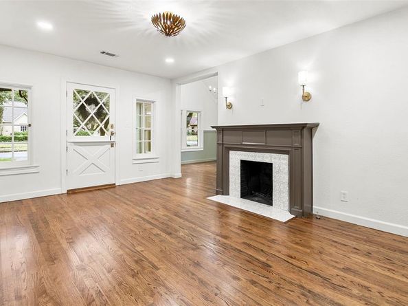 2301  Stanley Avenue , Fort Worth Texas 76110