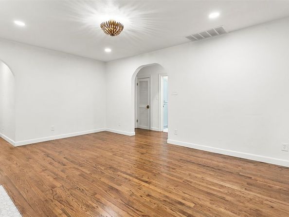 2301  Stanley Avenue , Fort Worth Texas 76110