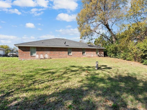 136 N Polk Street , DeSoto Texas 75116