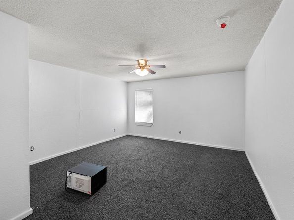 136 N Polk Street , DeSoto Texas 75116