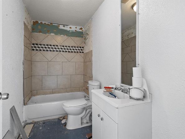 136 N Polk Street , DeSoto Texas 75116