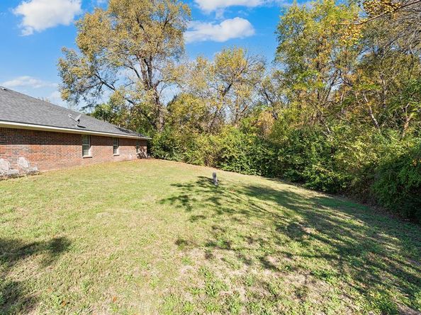 136 N Polk Street , DeSoto Texas 75116