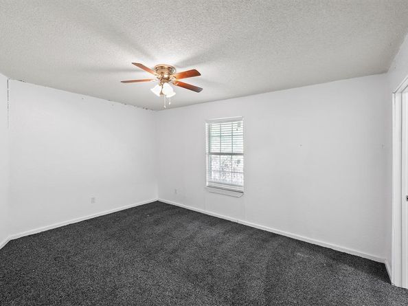 136 N Polk Street , DeSoto Texas 75116