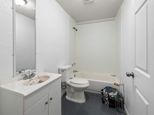 136 N Polk Street , DeSoto Texas 75116