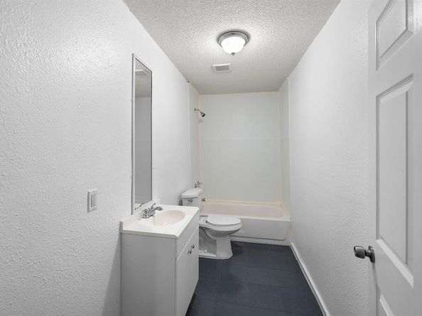 136 N Polk Street , DeSoto Texas 75116