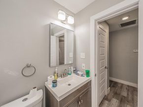 319  Avenue H  , Dallas Texas 75203