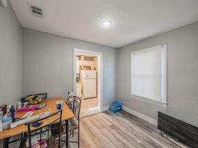 319  Avenue H  , Dallas Texas 75203