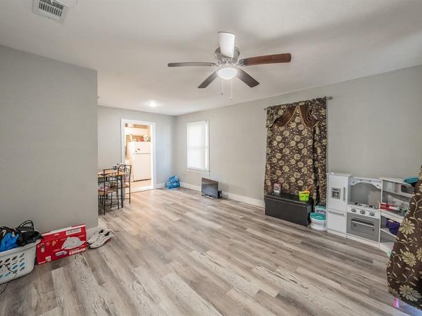 319  Avenue H  , Dallas Texas 75203