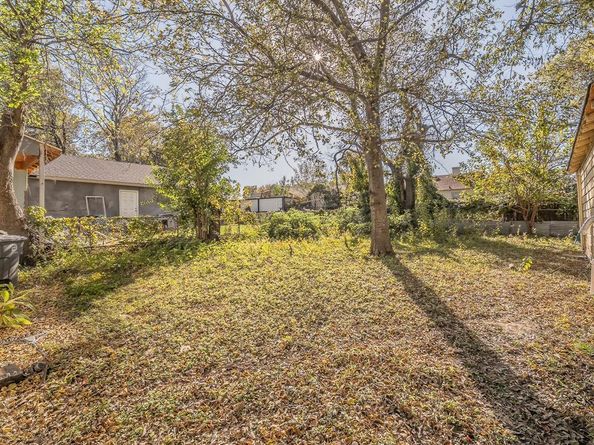 319  Avenue H  , Dallas Texas 75203