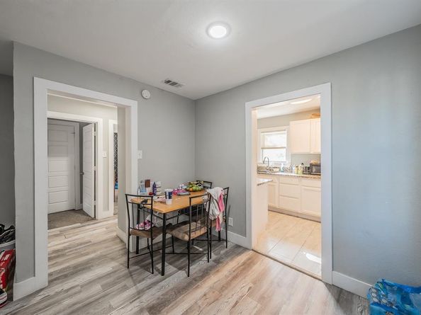 319  Avenue H  , Dallas Texas 75203