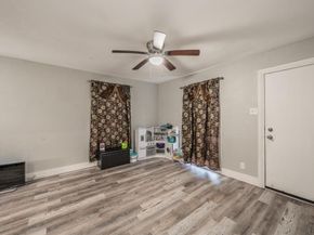 319  Avenue H  , Dallas Texas 75203