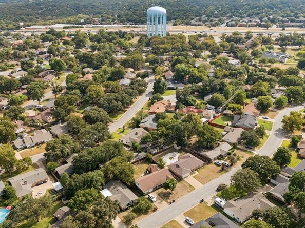 805  Raintree Road , Fort Worth Texas 76103