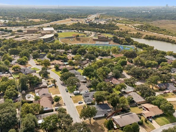 805  Raintree Road , Fort Worth Texas 76103