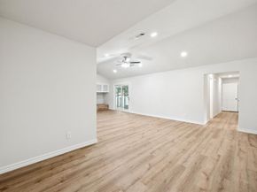 805  Raintree Road , Fort Worth Texas 76103