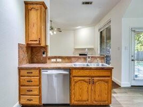 1411  Parkside Drive , Mansfield Texas 76063