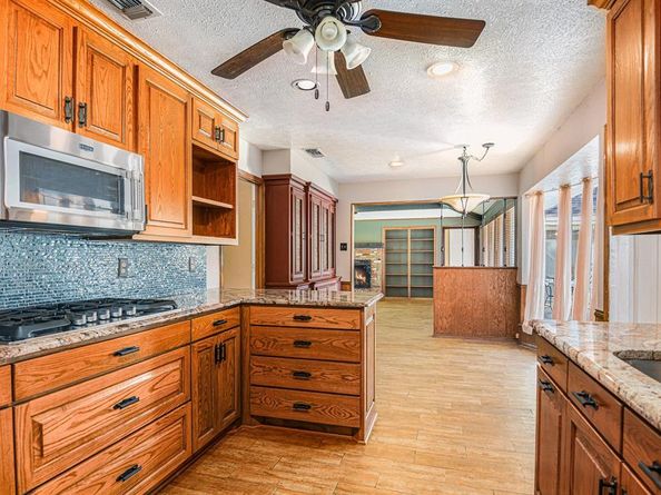 829  Skylark Drive , Denton Texas 76205