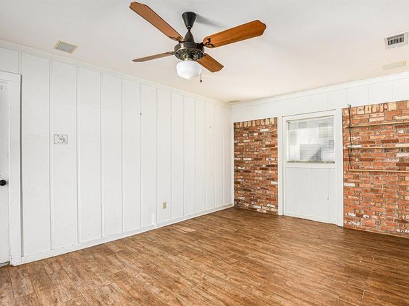 829  Skylark Drive , Denton Texas 76205