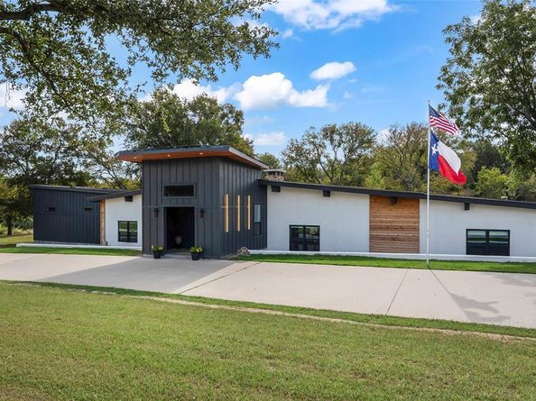 1502  Country Club Road , Argyle Texas 76226