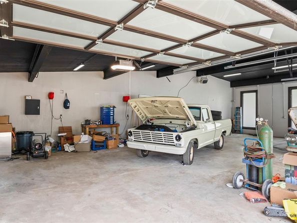 1502  Country Club Road , Argyle Texas 76226