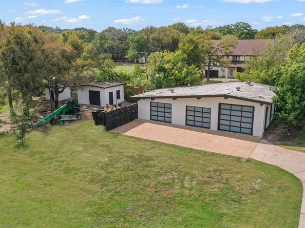 1502  Country Club Road , Argyle Texas 76226