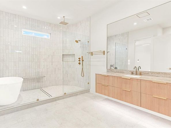 5948  KING WILLIAM Drive , Plano Texas 75093