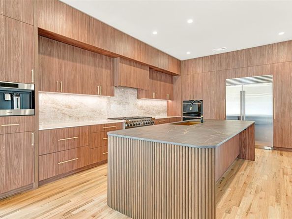 5948  KING WILLIAM Drive , Plano Texas 75093