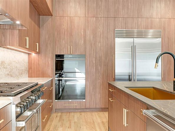 5948  KING WILLIAM Drive , Plano Texas 75093