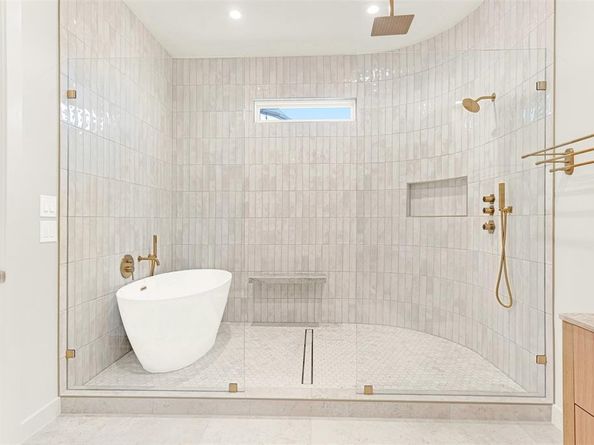 5948  KING WILLIAM Drive , Plano Texas 75093